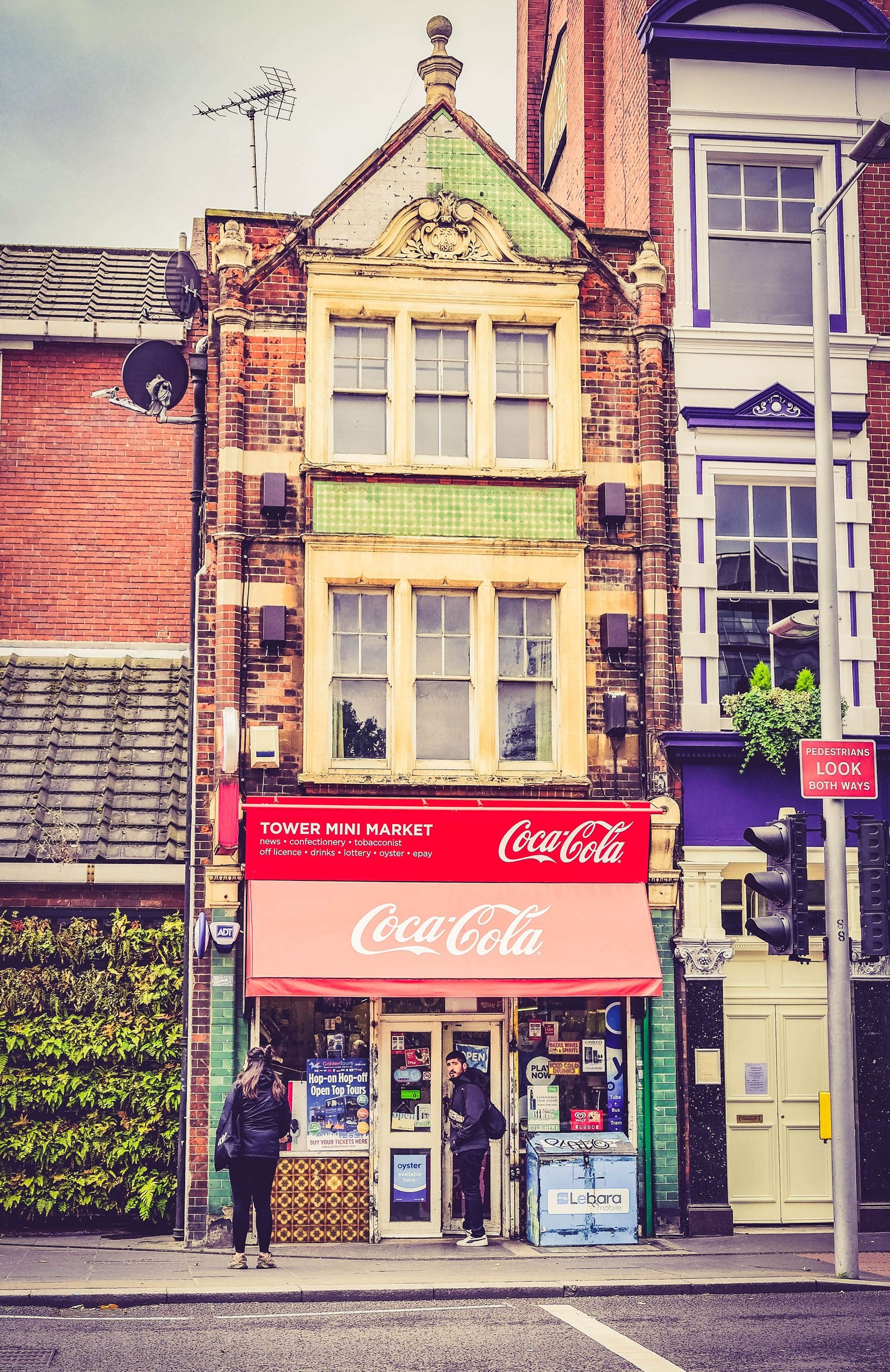 retail shop using fintech app