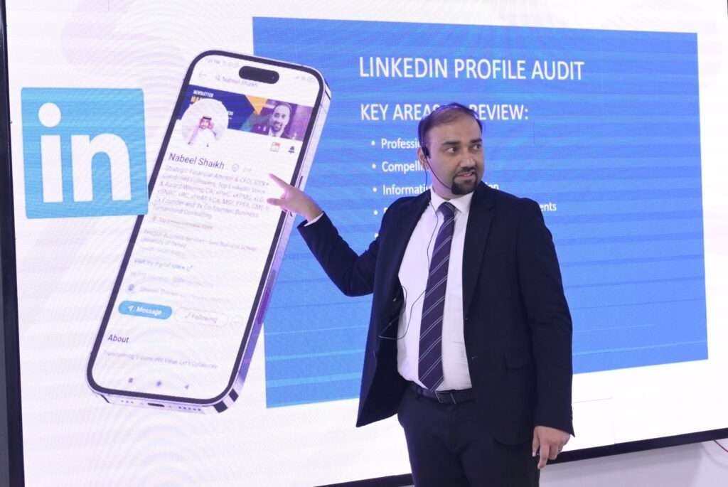 Nabeil Schaik in seminar on personal branding and use of linkedin